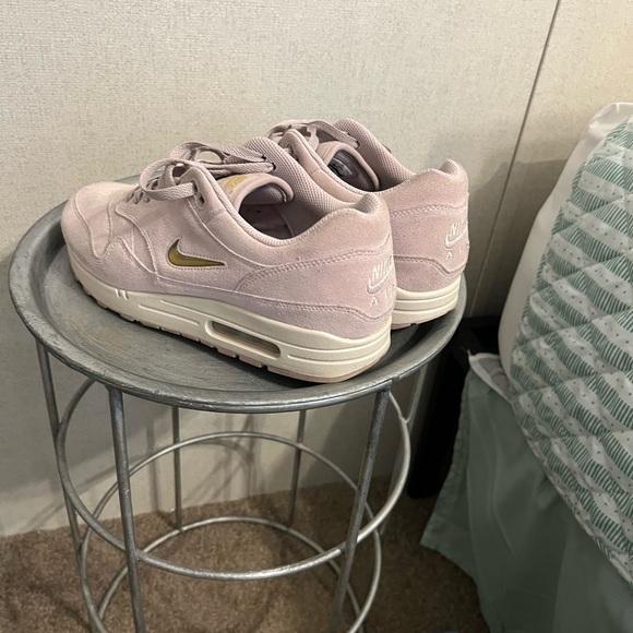 Air max 1 jewel rose size 11.5 good condition - Picture 3 of 4